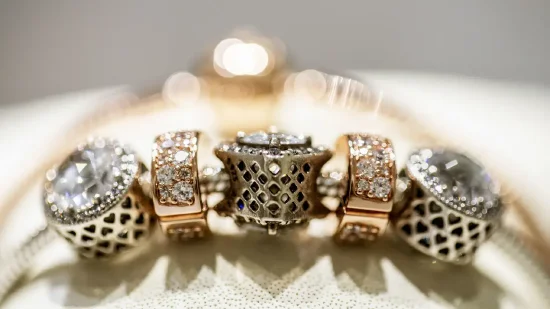 实盘配资网站 丹麦珠宝商潘多拉警告：美国关税或将引发珠宝行业全面涨价潮